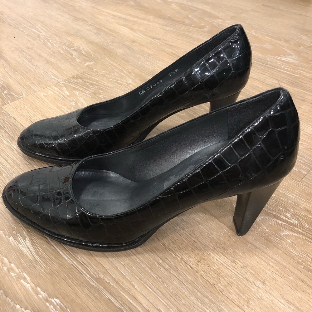 Stuart Weitzman Snakeskin black heels